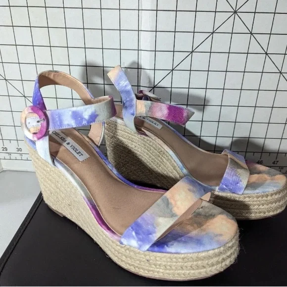 NEW-Size 9M Women's Chelsea & Violet Henna Wedges Sandals Purple Tie-Dye - Picture 2 of 8